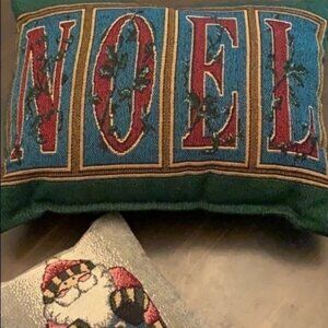 SET OF TWO HOLIDAY PILLOWS